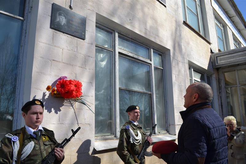 Военнослужащие лесновского полка Росгвардии почтили память Героя России Олега Терешкина