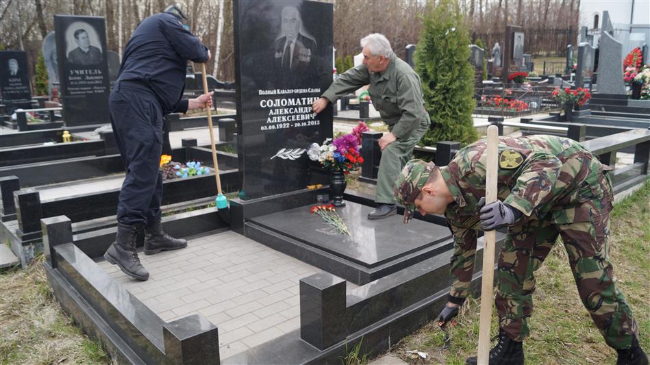 Сотрудники ОМОН «Русич» совместно с ветеранами приняли участие в акции «На страже памяти»