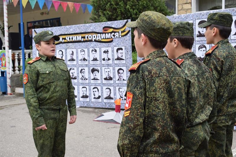 Росгвардейцы Дагестана стали почетными гостями на «Параде юных патриотов» (фото)