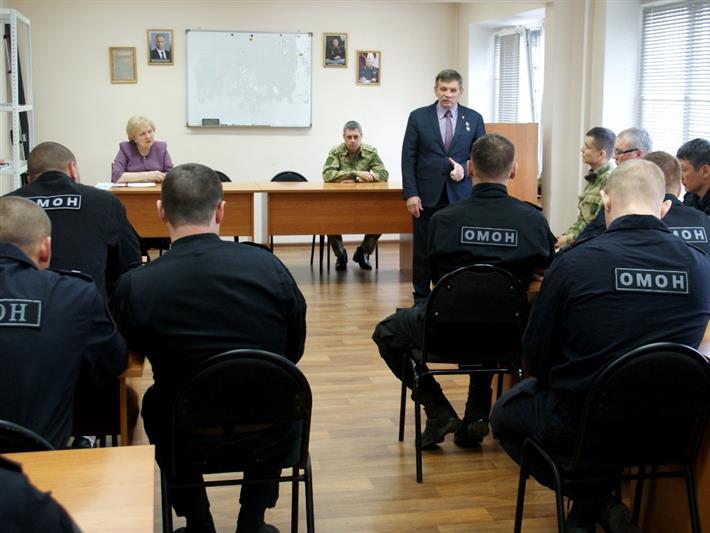 В Хакасии Герой России Вячеслав Бочаров встретился с росгвардейцами 