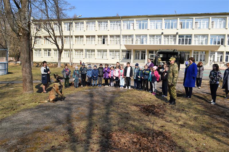 Кинологи «Витязя» со своими питомцами навестили воспитанников ногинской школы-интерната