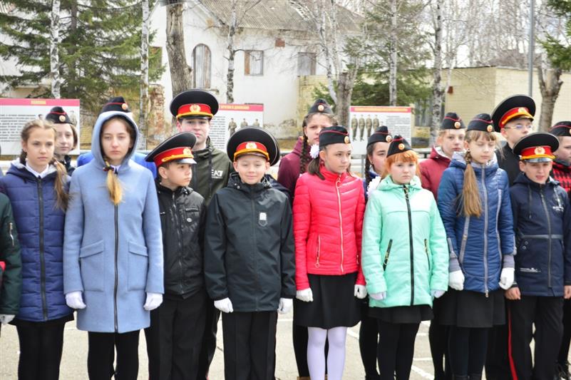 В воинской части Восточного округа Росгвардии состоялась церемония посвящения школьников в юнармейцы 