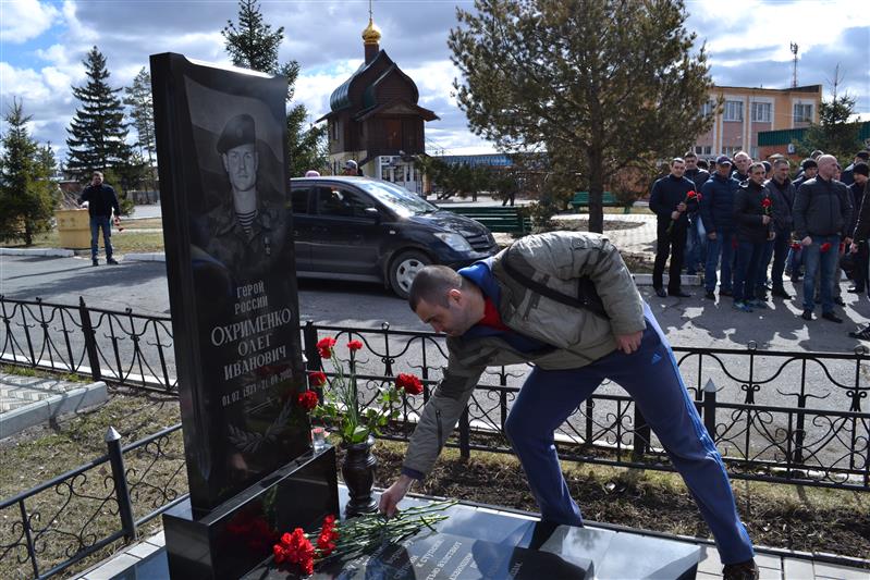 Сотрудники СОБР «Каскад» почтили память погибшего коллеги 
