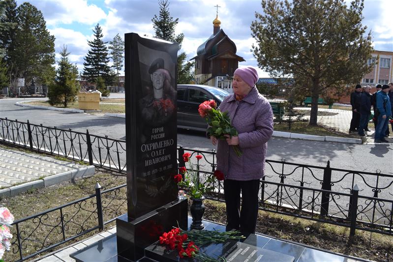 Сотрудники СОБР «Каскад» почтили память погибшего коллеги 