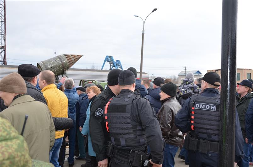 Военнослужащие и сотрудники Росгвардии посетили передвижную выставку «Сирийский перелом» в Архангельске 