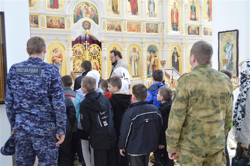 Орловские омоновцы организовали экскурсию в «Вятский Посад» для воспитанников подшефной православной гимназии