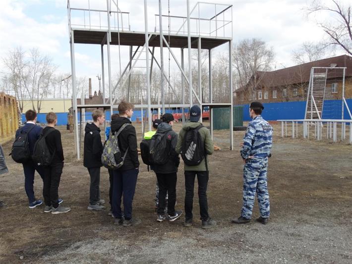 В нижнетагильском ОМОН проходят экскурсии для школьников, приуроченные к 100-летию со дня рождения Михаила Калашникова