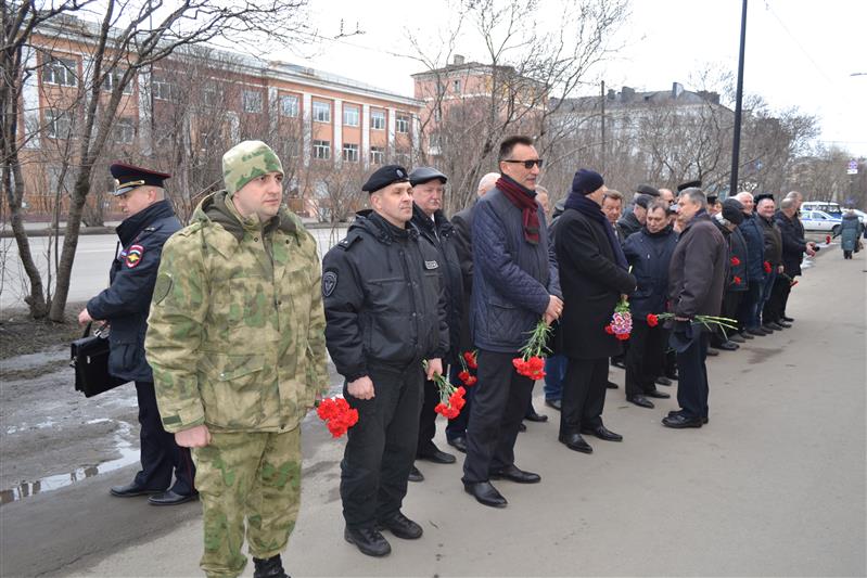Памятные мероприятия по случаю Дня ветеранов органов внутренних дел и внутренних войск России прошли в Мурманской области