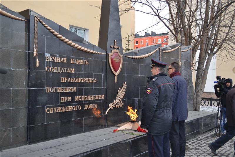 Памятные мероприятия по случаю Дня ветеранов органов внутренних дел и внутренних войск России прошли в Мурманской области