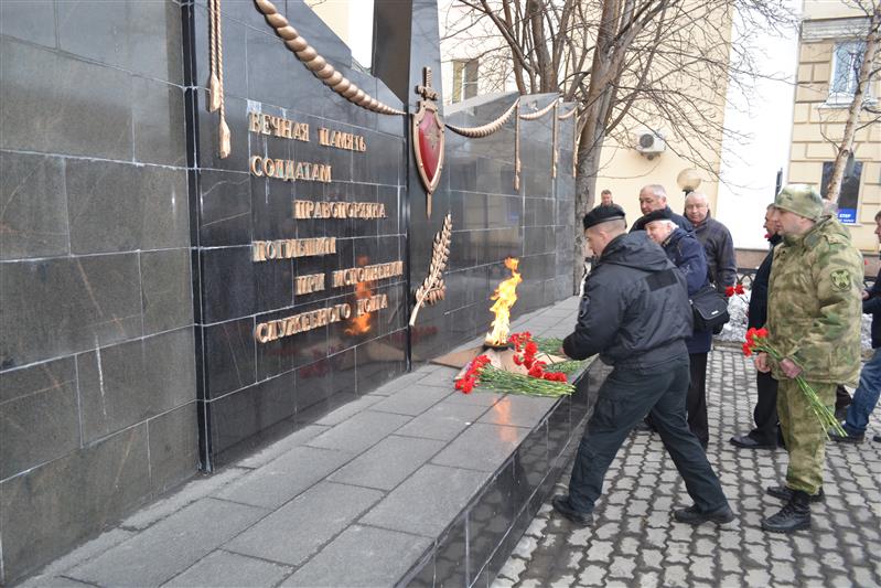 Памятные мероприятия по случаю Дня ветеранов органов внутренних дел и внутренних войск России прошли в Мурманской области