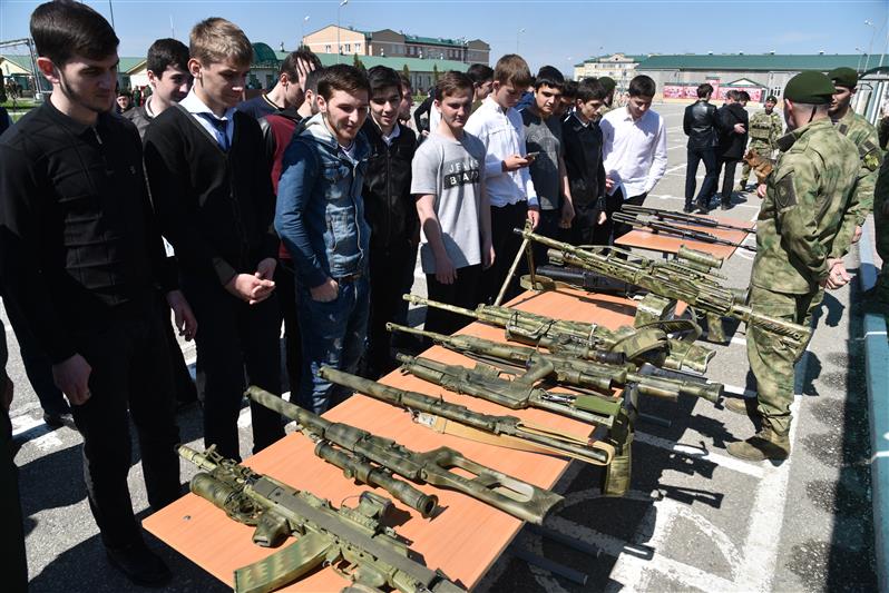 В полку Росгвардии имени Героя России Ахмата-Хаджи Кадырова состоялся День призывника