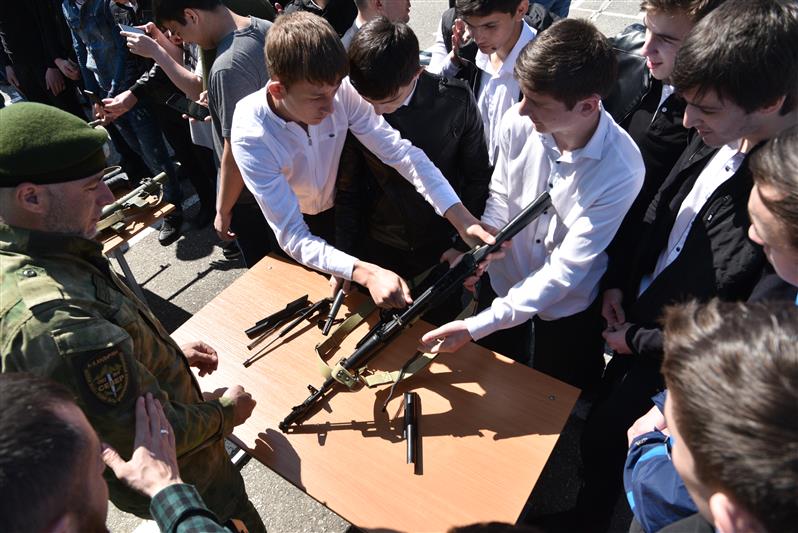 В полку Росгвардии имени Героя России Ахмата-Хаджи Кадырова состоялся День призывника