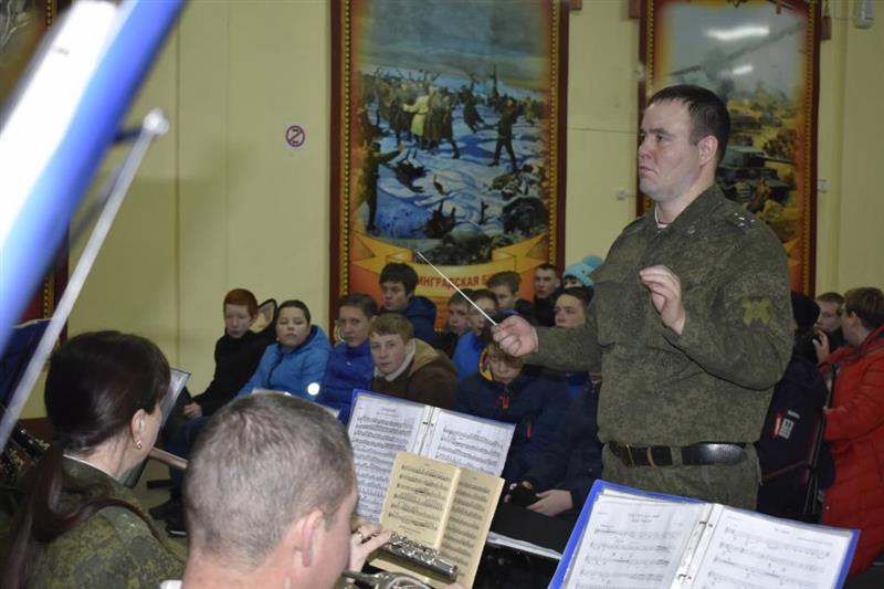 В рамках Дня призывника лесновский полк Росгвардии посетили более 300 ребят