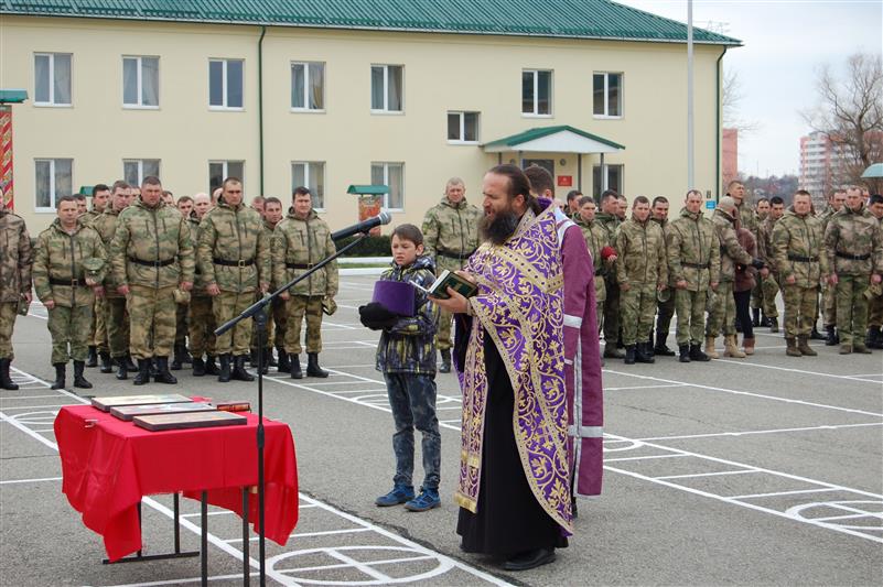 Армавирскому отряду спецназа Росгвардии переданы православные иконы с частицами мощей святых