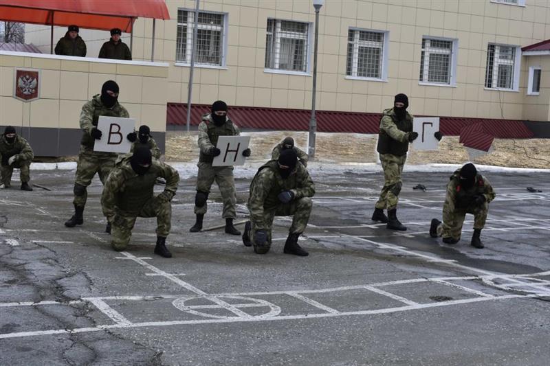 В рамках Дня призывника лесновский полк Росгвардии посетили более 300 ребят