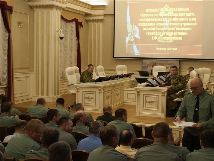 Военнослужащие и сотрудники управления Сибирского округа Росгвардии написали военно-исторический диктант