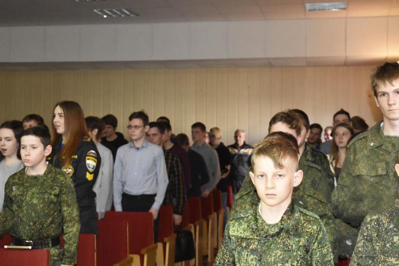 Будущие призывники стали гостями лесновского полка Росгвардии