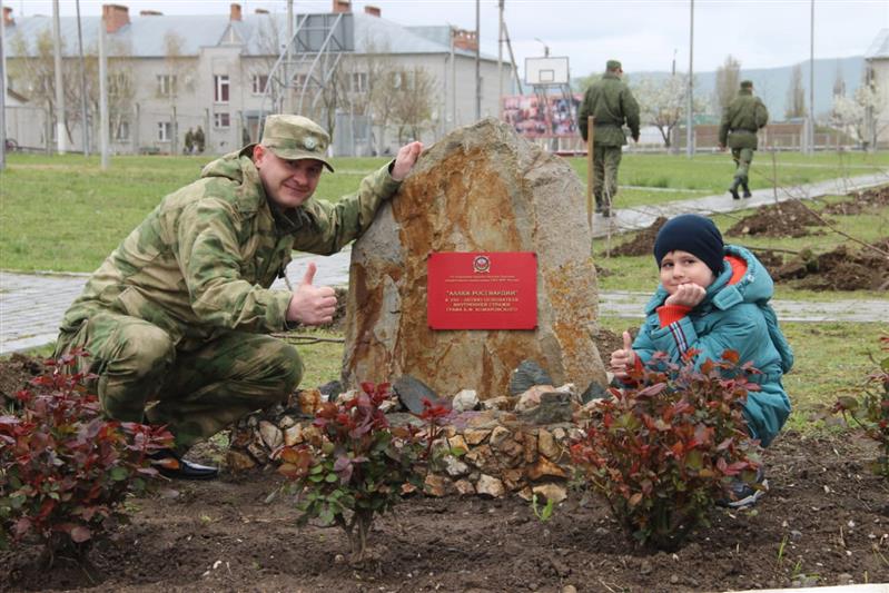 На Северном Кавказе продолжается акция «Аллея Росгвардии» (фото)