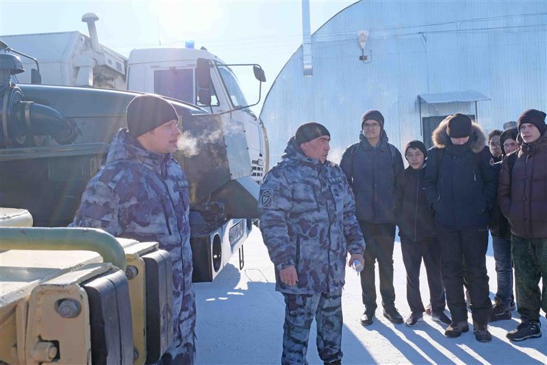 На базе якутского ОМОН состоялось тематическое мероприятие для школьников, посвященное биографии генерала Комаровского