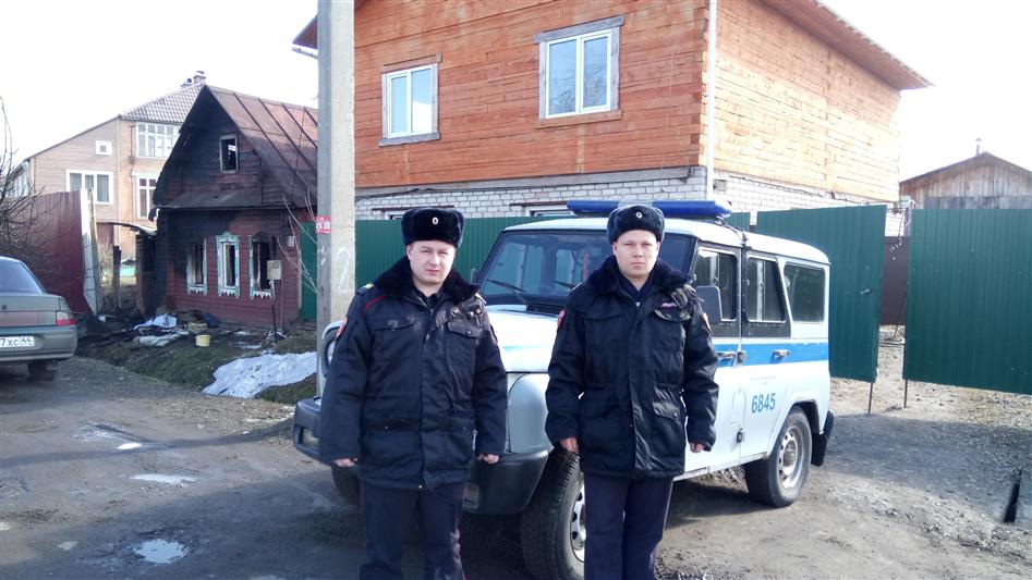Росгвардейцы первыми пришли на помощь гражданам во время пожара в Костромской области