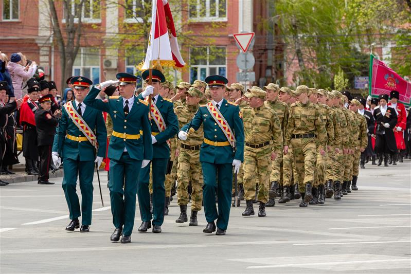 В Краснодаре военнослужащие Росгвардии приняли участие в ежегодном  параде Кубанского казачьего войска