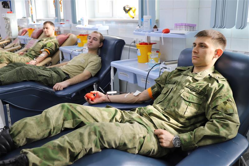 Югорские росгвардейцы пополнили региональный банк крови