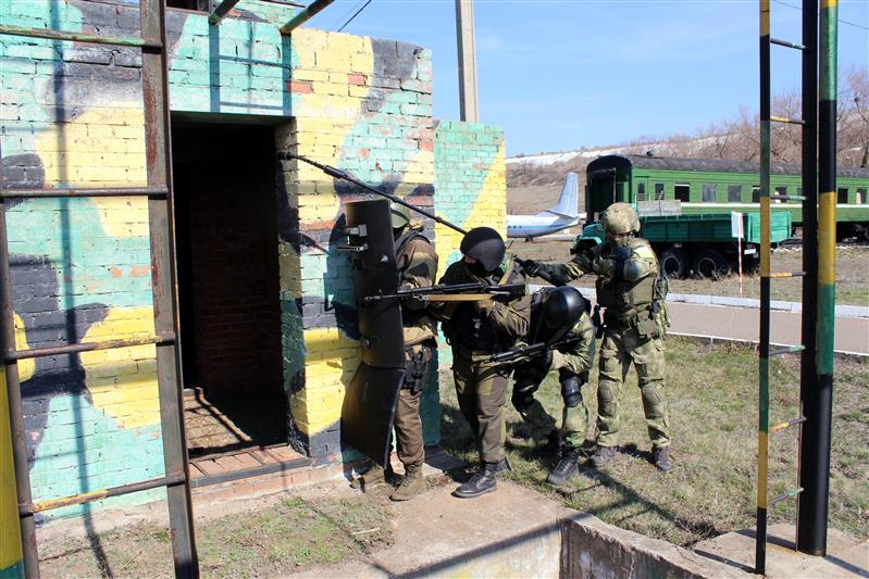 Бойцы оренбургского СОБР завершили полевой выход 