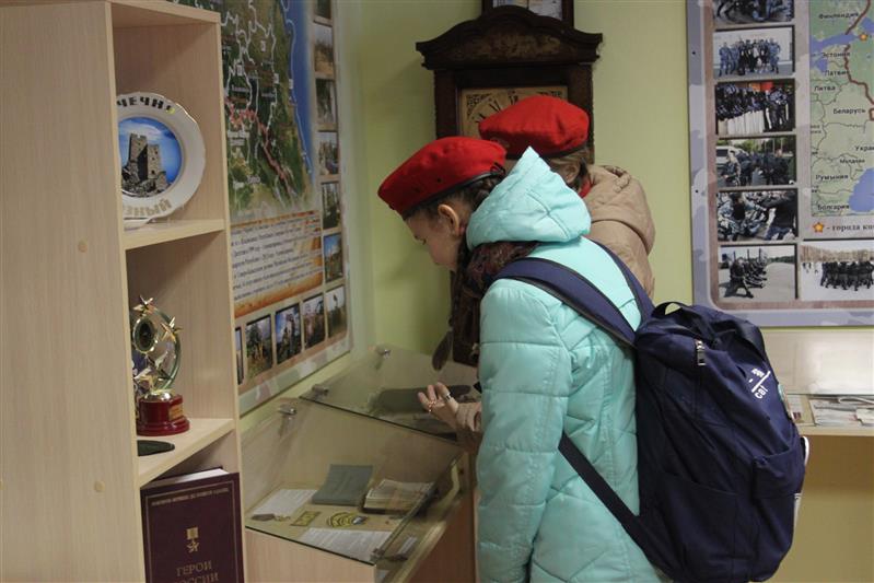 В преддверии Дня Победы сотрудники ОМОН провели День открытых дверей для марийских школьников 
