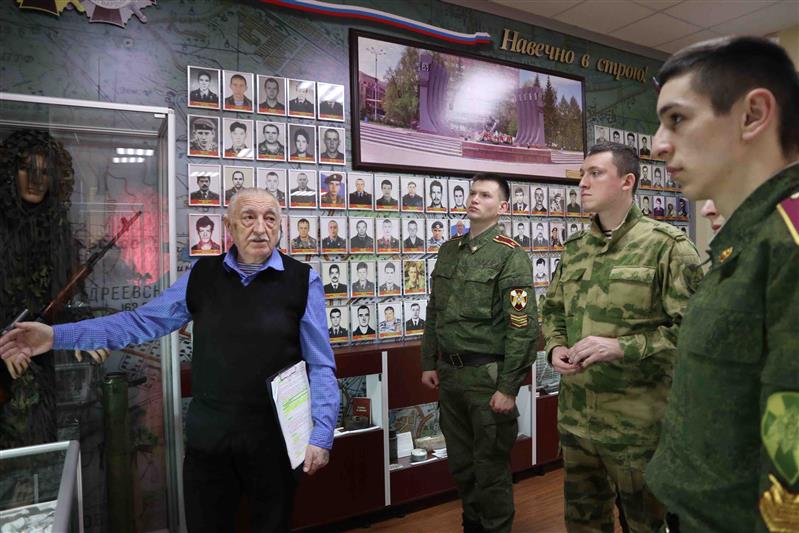 Курсанты Пермского военного института побывали в музее Уральского округа Росгвардии 