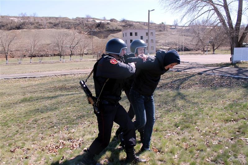 В Оренбуржье состоялся региональный этап конкурса «Лучший по профессии» среди групп задержания вневедомственной охраны 