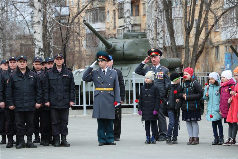 Уральский этап автопробега «Вахта памяти. Сыны Великой Победы» начался в Екатеринбурге (фото, видео)