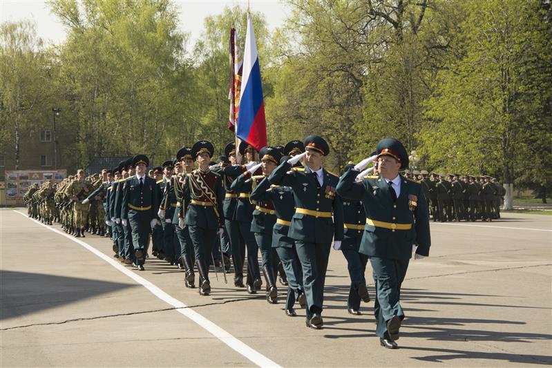 4-му полку дивизии имени Дзержинского вручили Боевое знамя 