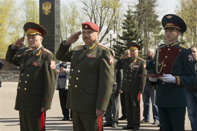 4-му полку дивизии имени Дзержинского вручили Боевое знамя 