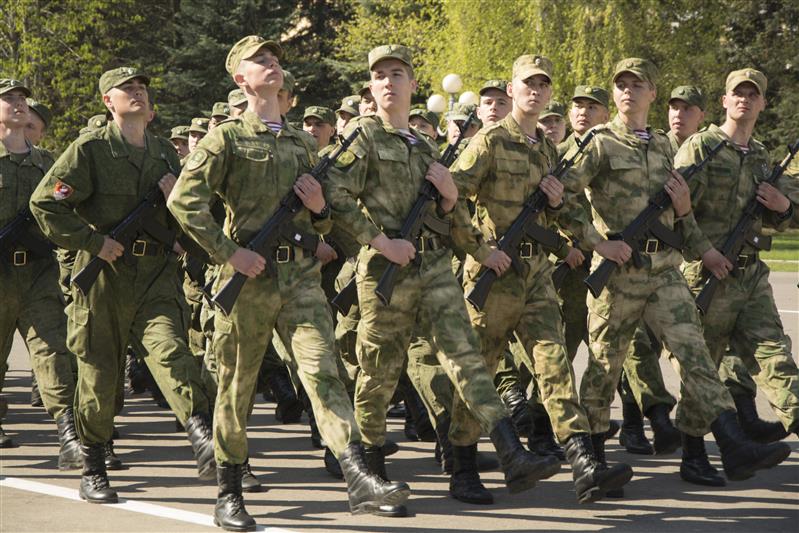 4-му полку дивизии имени Дзержинского вручили Боевое знамя 