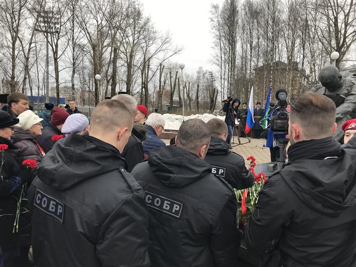 Офицеры сыктывкарского СОБР почтили память земляков, погибших на Северном Кавказе