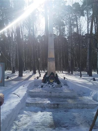 В Зауралье росгвардейцы совместно со студентами  привели в порядок  памятник героям Великой Отечественной войны