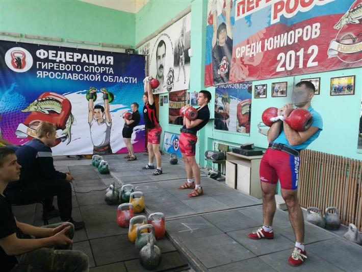 Боец рыбинского ОМОН занял первое место в чемпионате Ярославской области по гиревому спорту