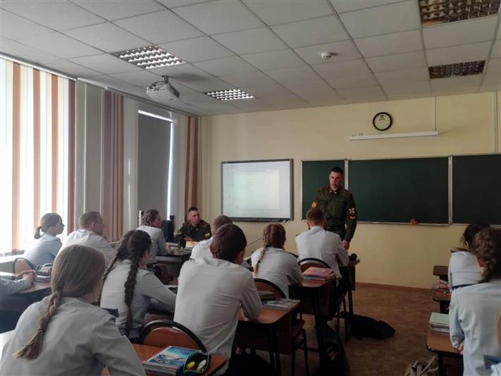 Курсанты Новосибирского военного института Росгвардии встретились с ангарскими школьниками