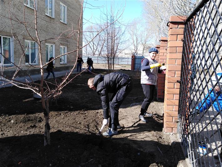 В Кургане росгвардейцы приняли участие в общегородском субботнике