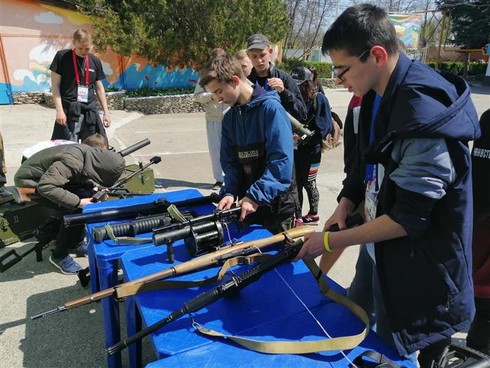 Сотрудники ОМОН провели патриотическое мероприятие для ростовских школьников