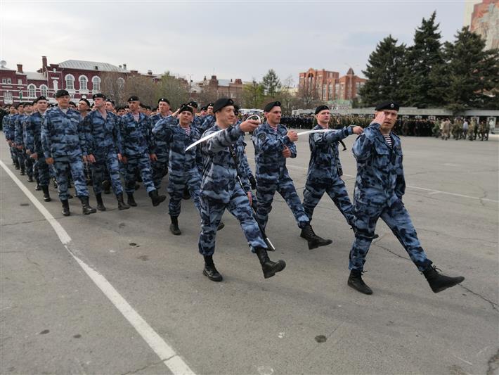 Офицеры пресс-службы саратовского областного управления Росгвардии провели для юных журналистов мастер-класс по информационному освещению парада Победы