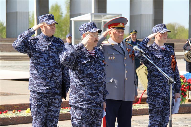 Сотрудники ЦСН вневедомственной охраны Росгвардии почтили память воинов Великой Отечественной на Поклонной горе