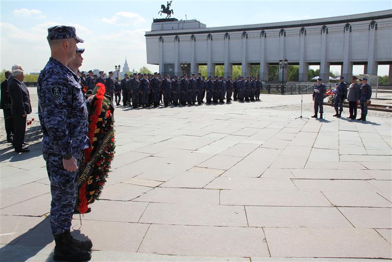 Сотрудники ЦСН вневедомственной охраны Росгвардии почтили память воинов Великой Отечественной на Поклонной горе