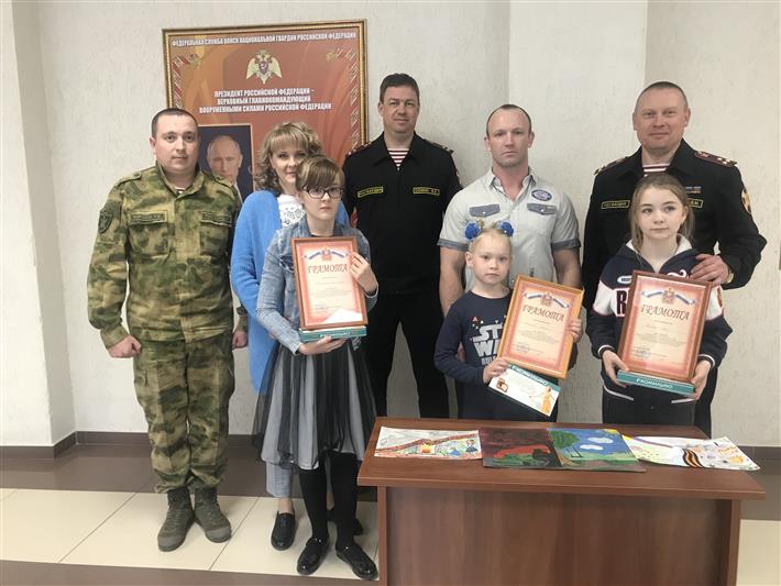 В Управлении Росгвардии по Псковской области наградили победителей конкурса детских рисунков