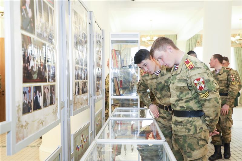 Генерал-полковник Сергей Захаркин провел круглый стол, посвященный служебно-боевой деятельности войск