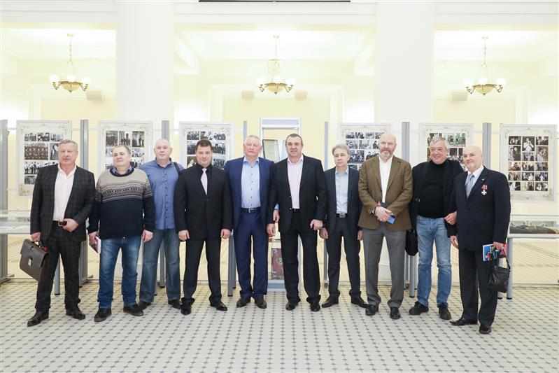 Генерал-полковник Сергей Захаркин провел круглый стол, посвященный служебно-боевой деятельности войск