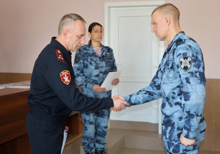 Сотрудников благовещенского ОМОН поздравили с наступающей годовщиной образования отряда (фото)