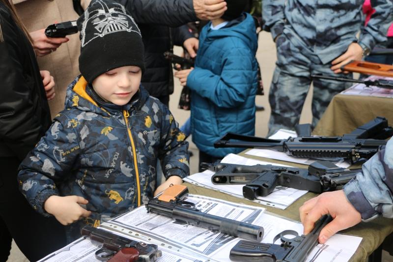 Сотрудников благовещенского ОМОН поздравили с наступающей годовщиной образования отряда (фото)
