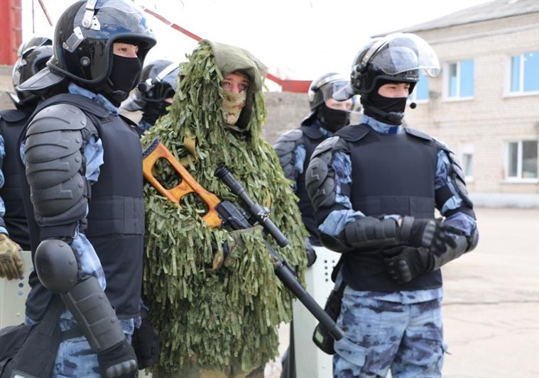 Сотрудников благовещенского ОМОН поздравили с наступающей годовщиной образования отряда (фото)