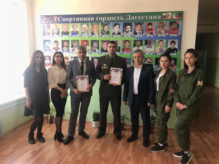 Оркестр махачкалинской бригады Росгвардии дает концерты для молодежи 